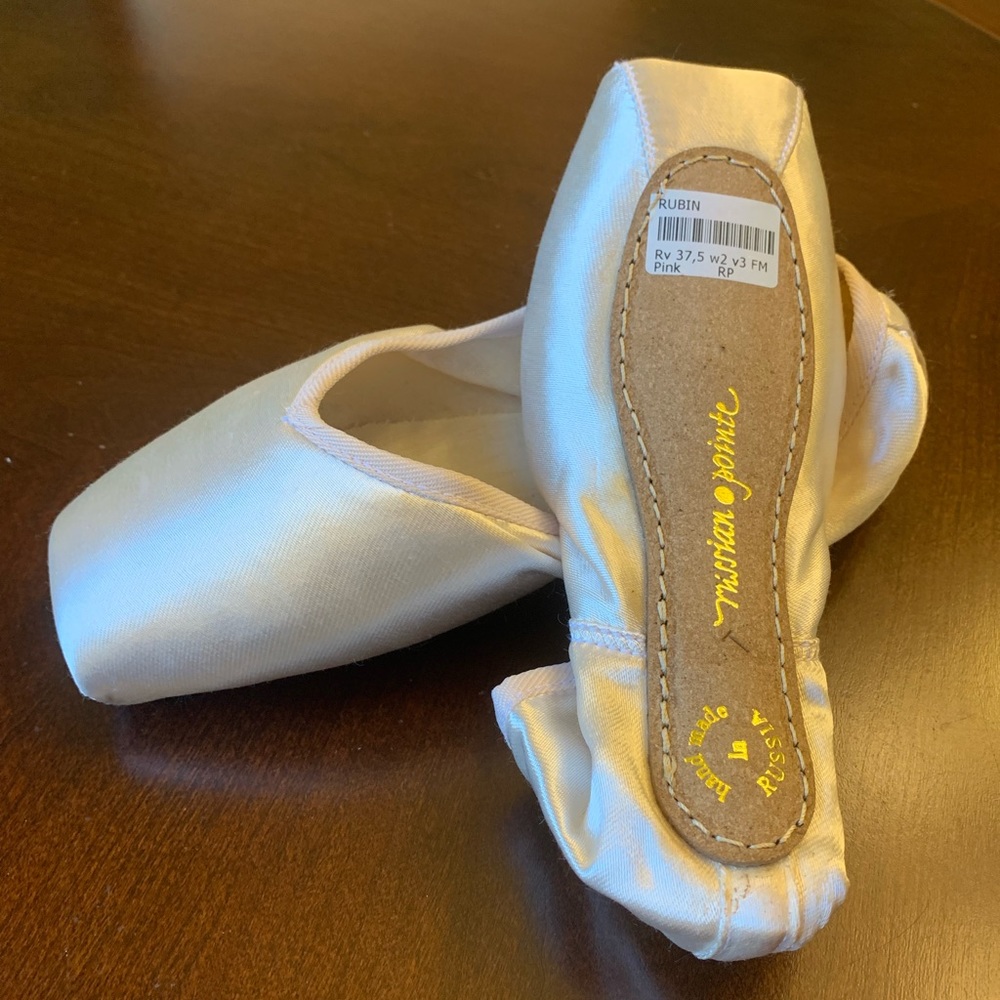 Russian Pointe Rubin ‘V’ cut size 37.5 NEW pointe shoes